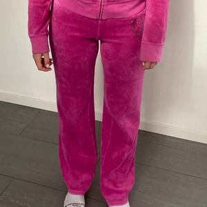 Juicy Couture - Säljer mina sällan andvända mjukisbyxor från Juice Couture. Storlek XS/S. Mycket fint skick!💖