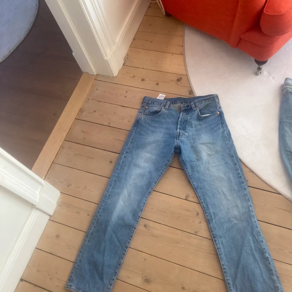 Ganska tighta, men väldigt uttöjd bra jeans, knappt använda, . Jeans & Byxor.