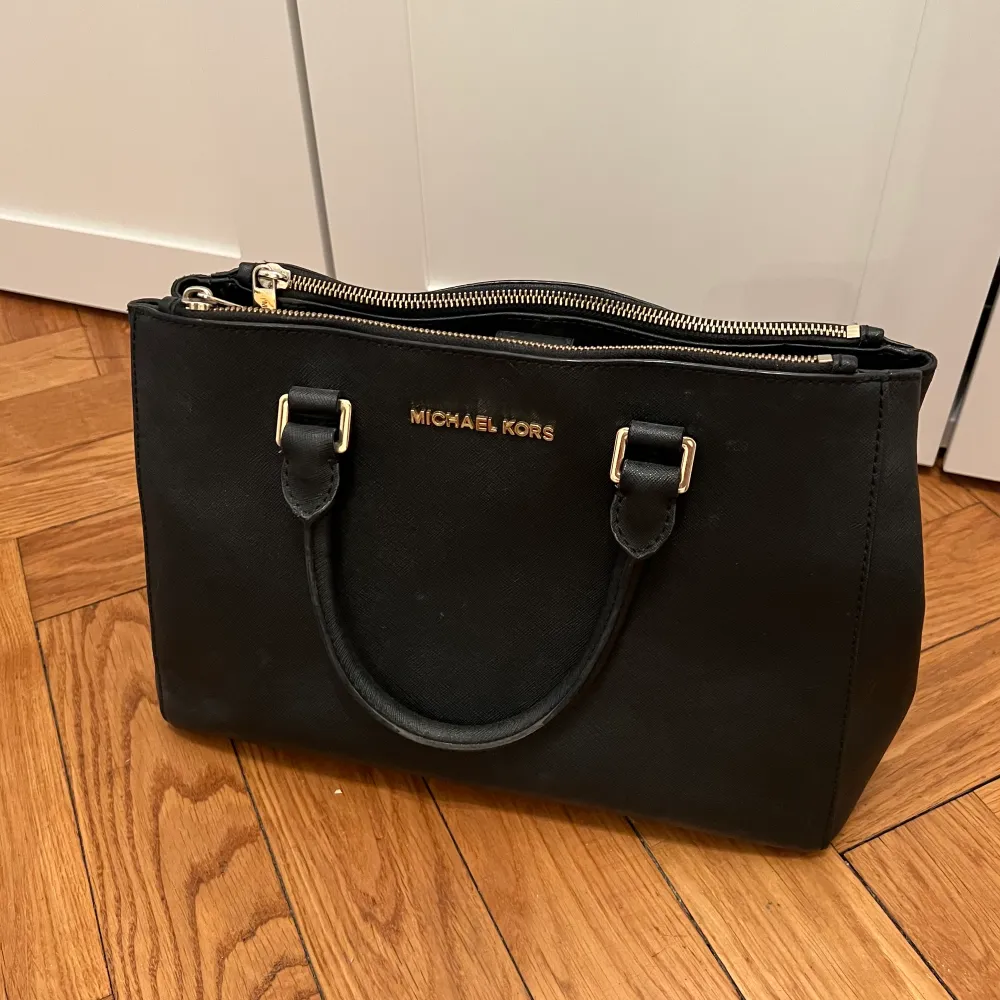 Väska från Michael Kors. Nypris 3300 kr . Väskor.