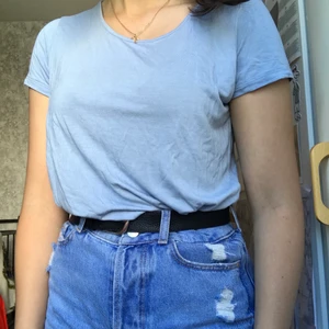 Pastell topp - Jättefin ljus blå tröja från Wera som är är enkel att styla. 