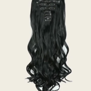 Hår - Säljer helt ny oanvända peruk/löshår med 22clips! Lätt att använda tar 5minuter bara att få ett lång hår! De är så mjuka och exakt som på bilder! Fått som present men inte kommer till användning och finns även en annan färg! Se bild 3!♥️