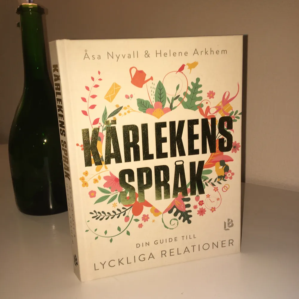 Kärlekens språk skriven av Åsa Nyvall & Helene Arkhem. Övrigt.