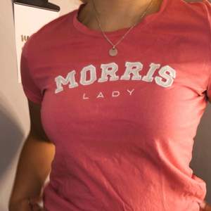 Fin Morris tröja i storlek S passar även XS! Sparsamt använd! 