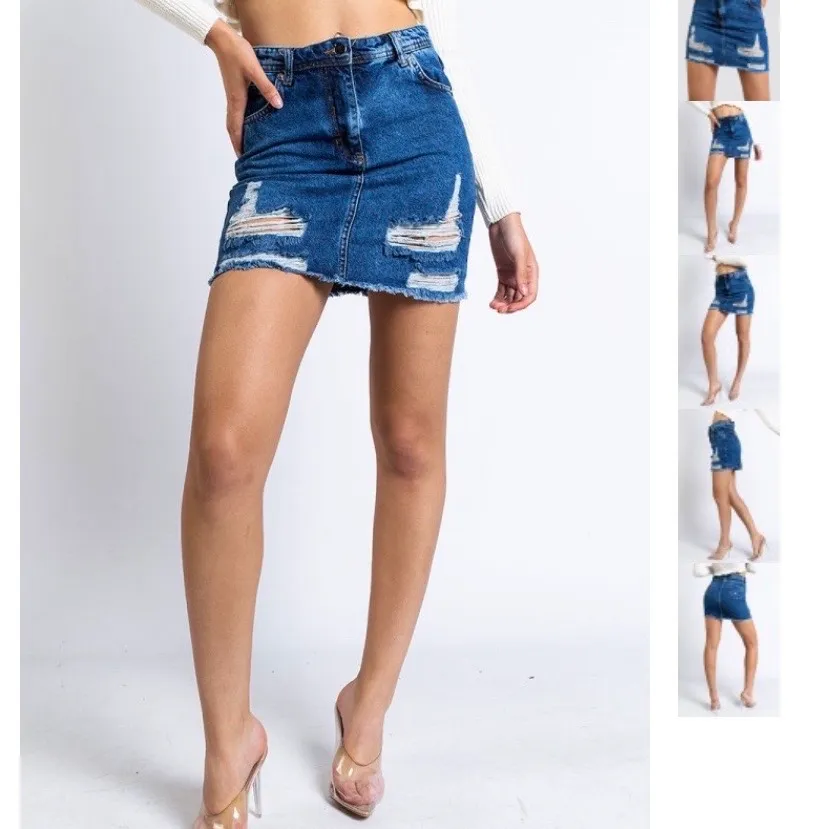 Sälje denna sjukt snygga jeans kjolen, den är helt oanvänd med lapparna kvar 💗 frakten ingår i priset. Kjolar.