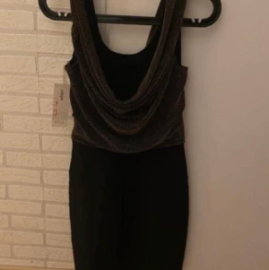 En helt ny klänning i strl S - En helt ny klänning i strl S 