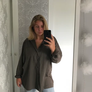 Oversized skjorta - Köpare står för frakt