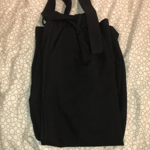 Utsvängda byxor☁️💙 - Korta byxor från Lager 157 aldrig använda. Bara provade. Strl xs/s☁️❤️  