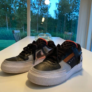 Nike air force N.354 - Andvända 3 gånger. Lite liten i storleken. Kostade 1600kr orginalpris. 