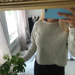 Tröja - Tröja från bikbok. På andra bilden syns färgen bättre. 50kr+frakt