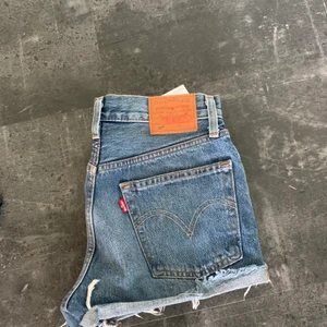 Shorts - Ett par fina levis shorts i strl W25