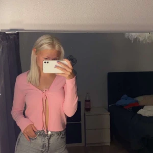 Knyt topp  - En skit fin och populär topp från hm🥰aldrig använt!