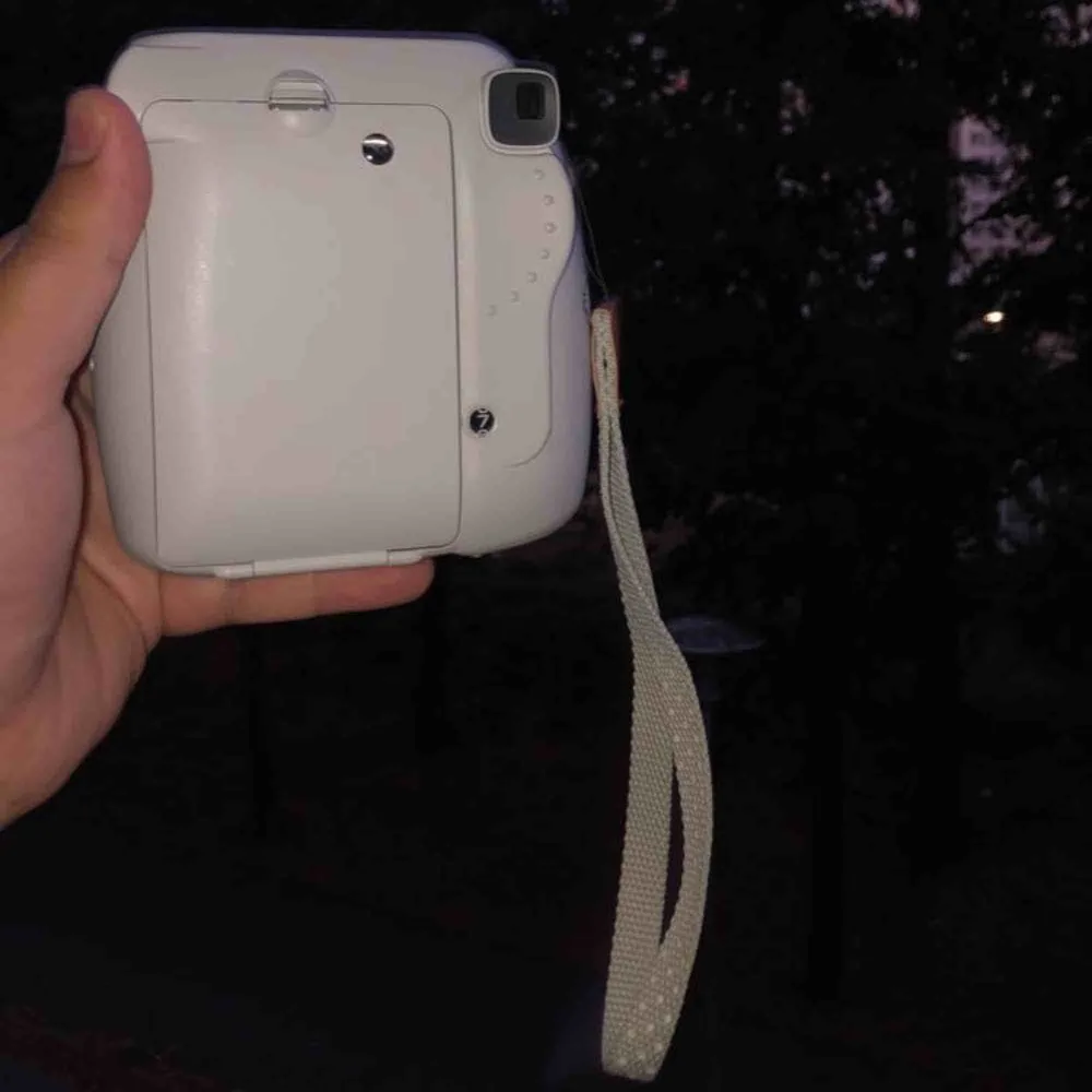 Säljer en Polaroid kamera för 500kr, Ordinarie 800!  Den funkar helt perfekt men tyvärr använder jag inte den. Köparen står för frakt✨. Övrigt.
