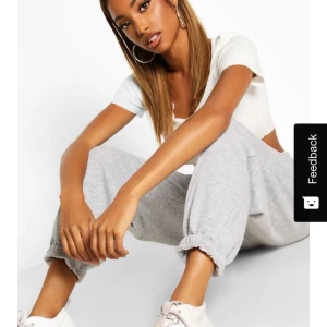 Sweatpants från Boohoo - Säljer ett par supersköna oversized sweatpants från Boohoo. Aldrig använda, endast provade.    Nypris 144kr,  mitt pris 80kr +frakt. ❗️Tar endast swish❗️