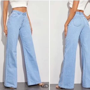 Vintage jeans  - Säljer ett par vintage jeans i storleken XS men är som en S. Mitt pris 200 inklusive frakt. Kan mötas upp i Trollhättan eller fraktas. 