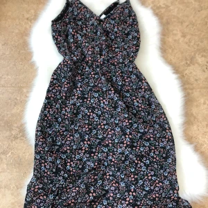 Långklänning  - Köpte denna från HM Två somrar sedan, dock är jag allt för kort för denna och har inte kunnat ha på mig den. Nyskick! 