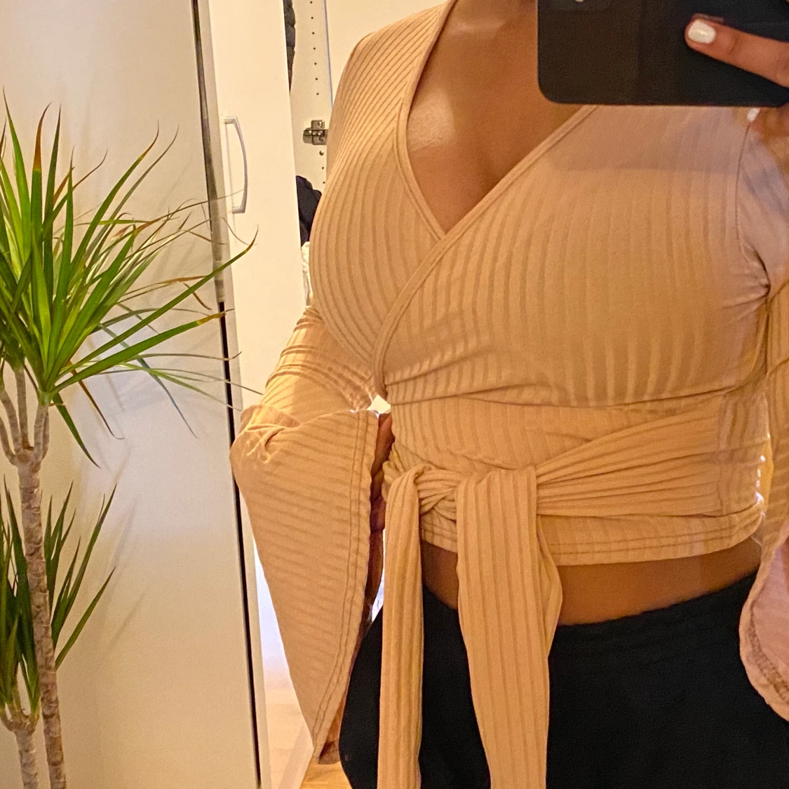 Cropped Rib flare sleeve top