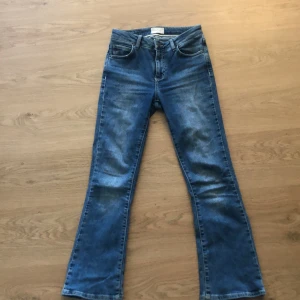 Kortare bootcut jeans  - Säljer dessa superfina jeans i kortare bootcut från märket fiveuntis! oandvända! 
