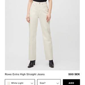 row extra high straight jeans, från weekday i storlek 24/30, använda 2 ggr och i mycket bra sick, köpte för 500kr, ofta slut 