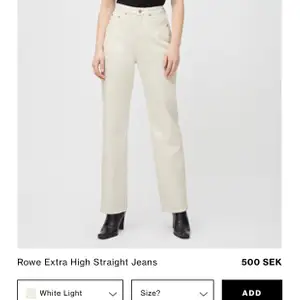 row extra high straight jeans, från weekday i storlek 24/30, använda 2 ggr och i mycket bra sick, köpte för 500kr, ofta slut 