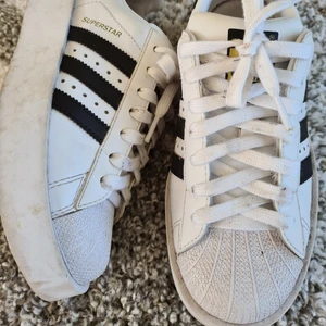 Strl 37 - Adidas superstar i bra skick Strl 37  