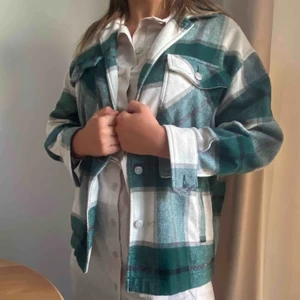  - Rutig zarajacka slutsåld!! Bud