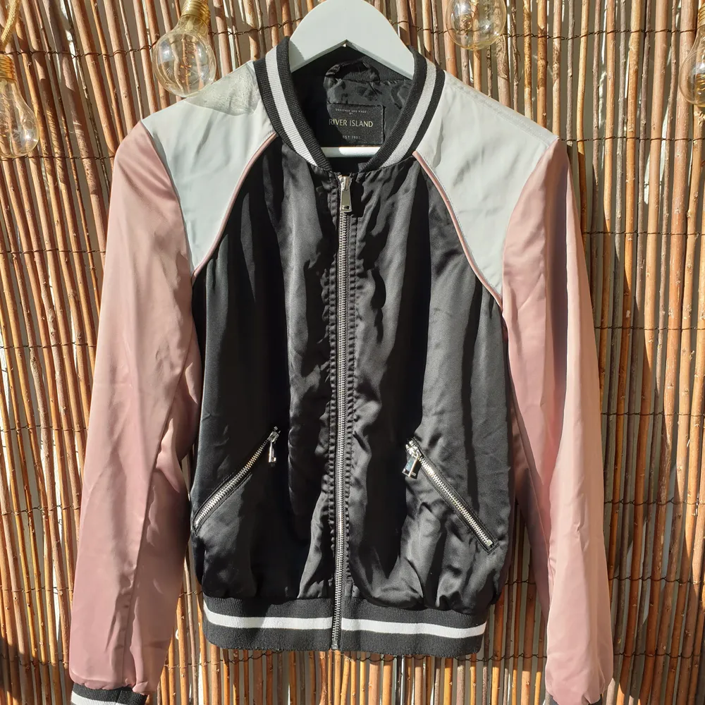 Bomber jacket from River Island - size 36/10 - worn only couple of times. Jackor.