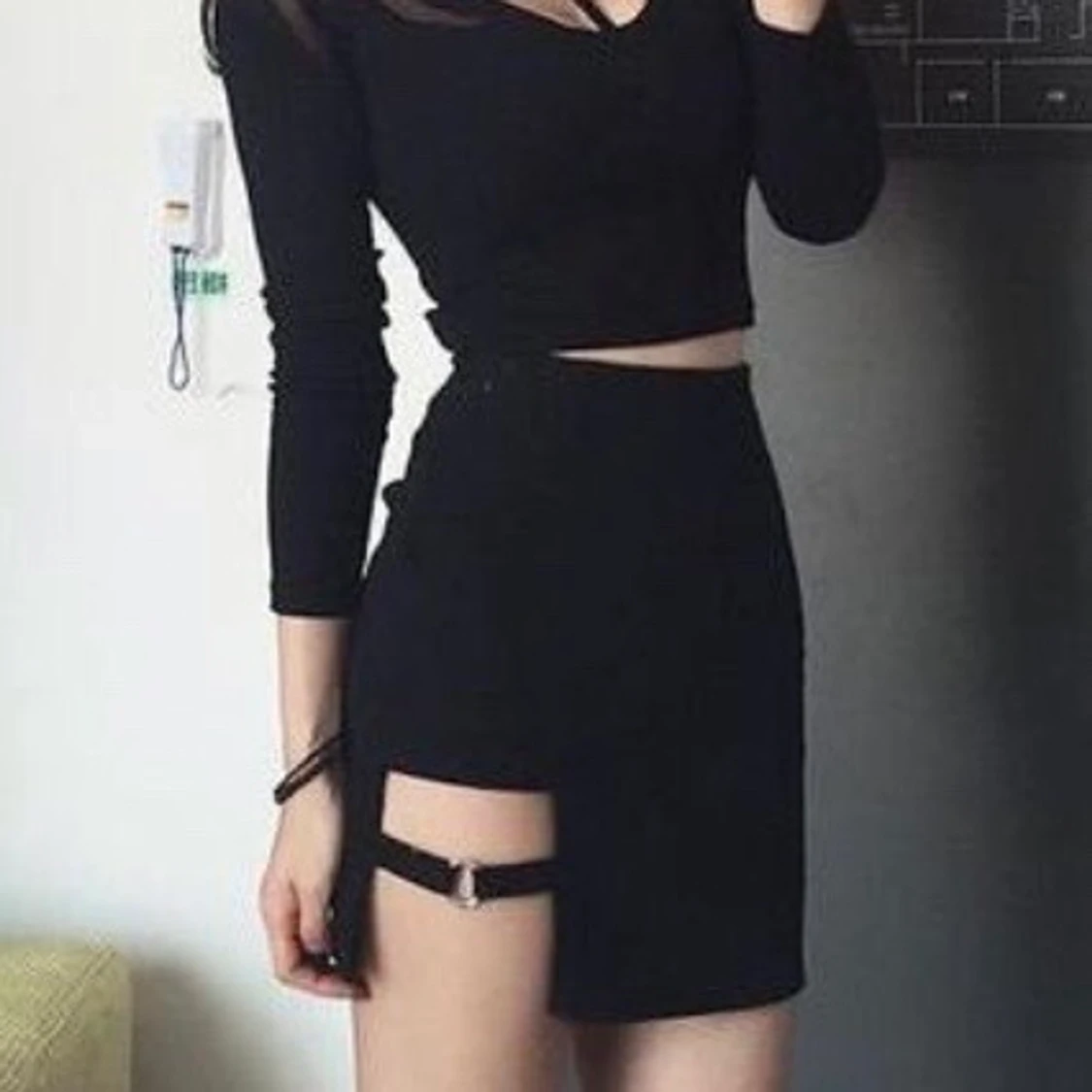 Kjol med bälte över låret 