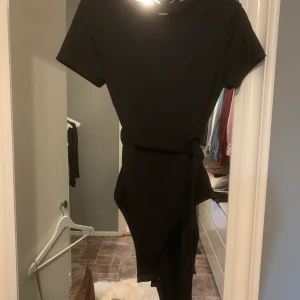 Body  - Body med skärp i midjan i mkt fint skick ! Stl M