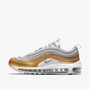 Nikes, Limited Edition. - Nike’s Air Max 97 the « Silver Bullet » with « Metallic Gold », Special Edition. Originalpris 2999 kr. Använda men fräscha. DM:a för bilder!