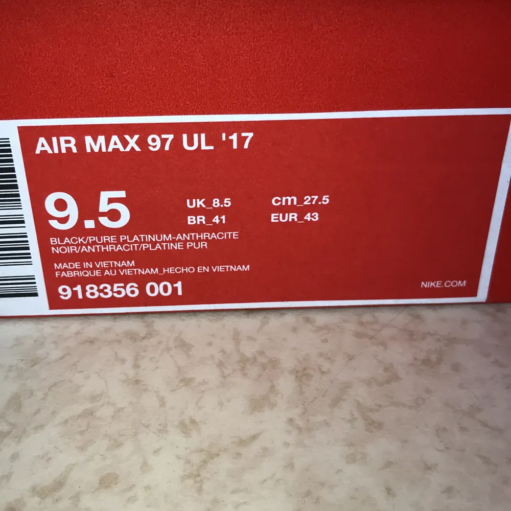 (Herrkläder) Nike air Max 97 med reflex använda ett fåtal gånger. Original låda finns, storlek 43. Buda i kommentarerna! Nypris 1949kr Bud: 500. Skor.