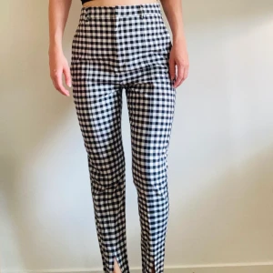 Gingham byxor  - Fina gingham byxor från Gina tricot. Köpta här på plick men tyvärr satt de inte som jag ville! Priset är inklusive frakt 🌞