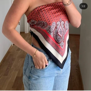 Fin blus-topp som man knyter bak vid ryggen  - Som ny, bara använd ett par få gånger 