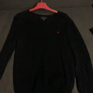 Polo Ralph Lauren  - Kavelstickad tröja i large för barn. Perfekt för dig som är 160-170