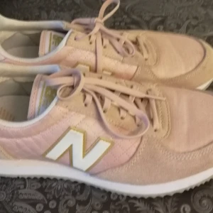 Skor - Nya skor strl 38