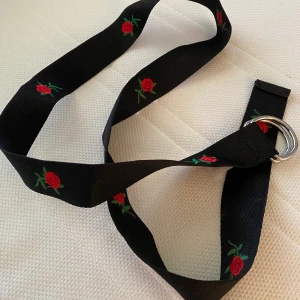 Skärp/bälte🤍 - Skärp från bikbok :) 