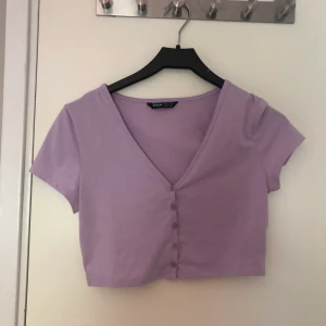 Tröja lila shein  - Fin tröja från shein i storlek m men skulle säga att de är en s. Super fin tyvärr lite för liten för mig!