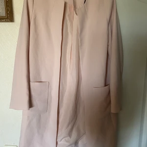 Ny Kappa från H&M - Helt ny kappa. Prislappen sitter kvar