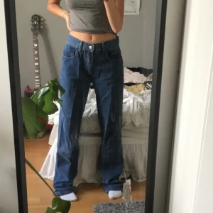 Blåa jeans från golf  - Säljer dessa blåa jeans från märket ”golf” köpta second hand! Storleken står inte men skulle säga S/M. Jag är 165cm lång och dom är lite för långa för mig! 