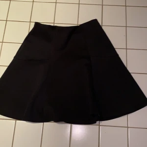 Svart minikjol storlek xs - Superfin i bra skick! 