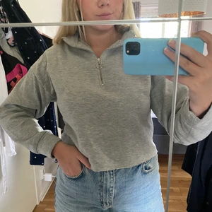 Sweatshirt med krage - Sweatshirt med en krage och en dragkedja 