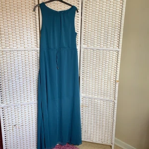 Långklänning  - Långklänning som är öppen i ryggen från Stockholm LM