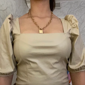 Fin tröja från gina - Tröjan är i bra skick! Den är från Gina köpt för 400kr knappt använd  