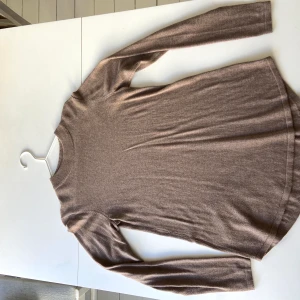 Lång tröja - Haft ett tag så är bara frakt som betalas! Blivit till storlek M