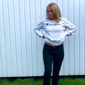 Champion tröja - Champion tröja storlek L fast väldigt liten i storlek