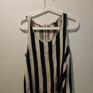 Randigt linne - Kedja baktill