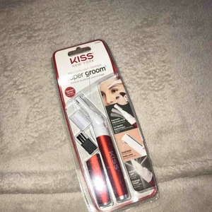  - Köpte en hår trimmer till näsa, ögonbryn och lite vad som helst egentligen. Inte kommit till användning dock, vet inte varför. Går på batterier.