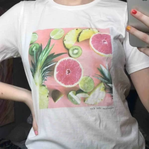  - Helt sprillans ny T-shirt från Gina tricot!