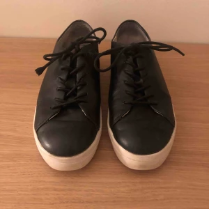  - Tiger of Sweden sneakers. Använda. Nypris 1199kr. 