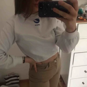  - Sweatshirt från H&M, snyggt att ha på båda håll.