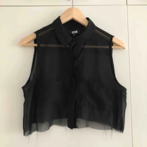  - Avklippt genomskinlig topp